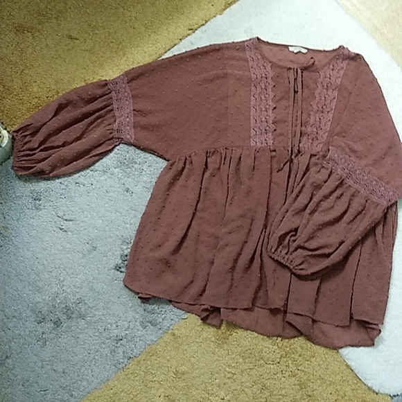 Easel Blouse. Size L. Color Magenta - Picture 3 of 4